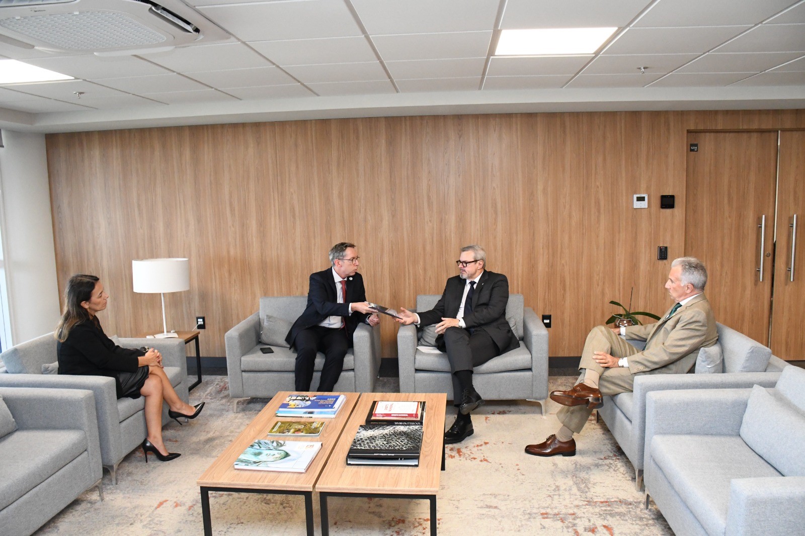 Alessandro com presidente do TJ - Crédito Eduardo Nichele